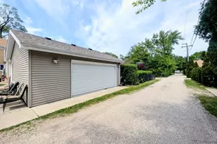 6833 N Lowell Ave, Lincolnwood, IL 60712 - Photo 33