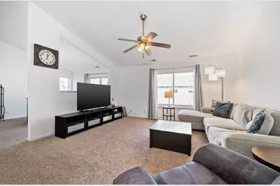 315 Thornwood Way #B, South Elgin, IL 60177 - Photo 3