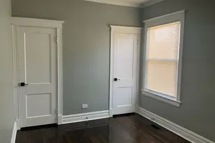 8042 S Bennett Ave, Chicago, IL 60617 - Photo 13