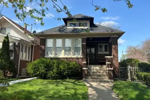 8042 S Bennett Ave, Chicago, IL 60617 - Photo 1