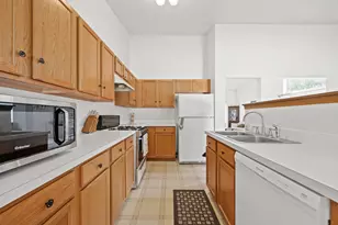 205 Woodlet Ln, Bolingbrook, IL 60490 - Photo 7