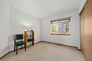 205 Woodlet Ln, Bolingbrook, IL 60490 - Photo 17