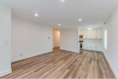 900 Perrie Drive #304, Elk Grove Village, IL 60007 - Photo 11
