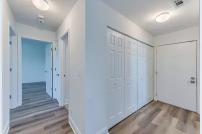 900 Perrie Drive #304, Elk Grove Village, IL 60007 - Photo 3