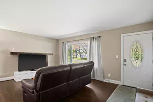 104 N Spruce St, Cortland, IL 60112 - Photo 5