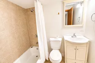 1647 W Sherwin Ave, Chicago, IL 60626 - Photo 7