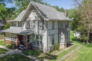 916 W Stephenson St, Freeport, IL 61032 - Photo 1