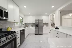 102 N Erie St, Wheaton, IL 60187 - Photo 9