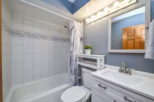 110 Oakwood Ln, Bartlett, IL 60103 - Photo 15