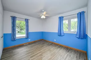 110 Oakwood Ln, Bartlett, IL 60103 - Photo 13