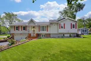 110 Oakwood Ln, Bartlett, IL 60103 - Photo 1