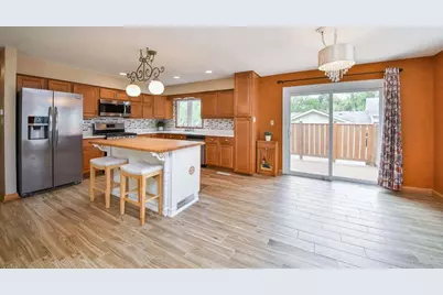 110 Oakwood Lane, Bartlett, IL 60103 - Photo 5
