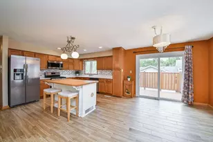 110 Oakwood Ln, Bartlett, IL 60103 - Photo 5