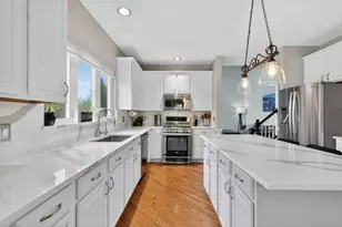 941 Par Dr, Algonquin, IL 60102 - Photo 5