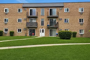 155 W Elk Trail, Carol Stream, IL 60188 - Photo 1