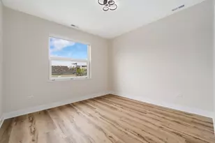 3992 S Lake Park Ave, Chicago, IL 60653 - Photo 11