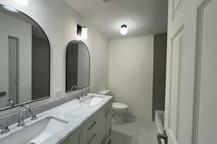633 Dulles Rd, Des Plaines, IL 60016 - Photo 9