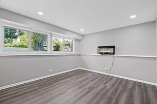 621 Cutter Ln, Elk Grove Village, IL 60007 - Photo 15