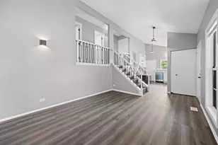 621 Cutter Ln, Elk Grove Village, IL 60007 - Photo 9