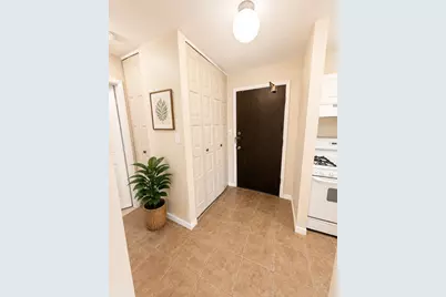1 Oak Creek Drive #1302, Buffalo Grove, IL 60089 - Photo 9