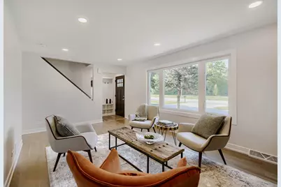 445 E Fullerton Avenue, Addison, IL 60101 - Photo 5