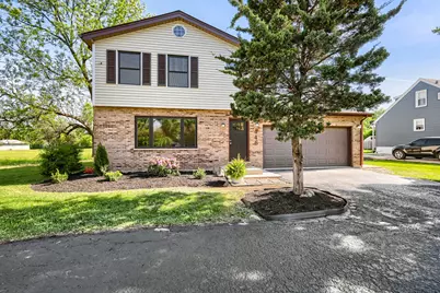 445 E Fullerton Avenue, Addison, IL 60101 - Photo 1