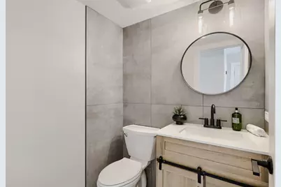 445 E Fullerton Avenue, Addison, IL 60101 - Photo 11
