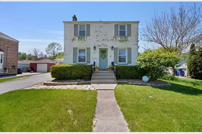 6 Iroquois Drive, Clarendon Hills, IL 60514 - Photo 1