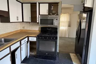 8 Rich Ct, Park Forest, IL 60466 - Photo 3
