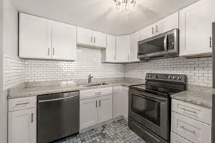 2005 S Finley Rd, Lombard, IL 60148 - Photo 7