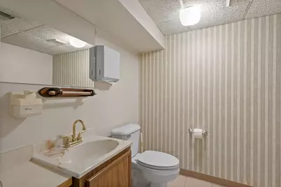 2304 Jersey Ridge Road, Davenport, IA 52803 - Photo 9