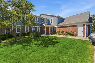 260 W Lynn Dr, Palatine, IL 60067 - Photo 1