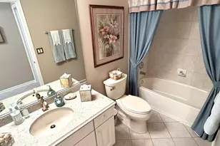 21224 Montclare Lake Dr, Crest Hill, IL 60403 - Photo 9