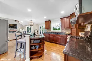 80 Chestnut Ct, Elgin, IL 60120 - Photo 9