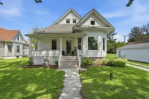 307 W Curtis St, Grant Park, IL 60940 - Photo 1