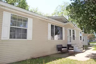 406 Spruce Dr, Belvidere, IL 61008 - Photo 1