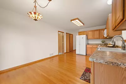 915 Foxpointe Drive, Sycamore, IL 60178 - Photo 11