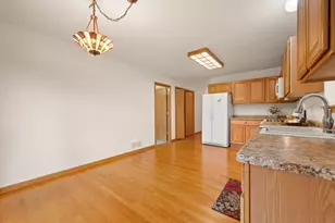 915 Foxpointe Dr, Sycamore, IL 60178 - Photo 11