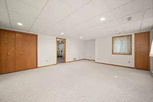 915 Foxpointe Dr, Sycamore, IL 60178 - Photo 23