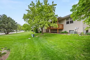 915 Foxpointe Dr, Sycamore, IL 60178 - Photo 3