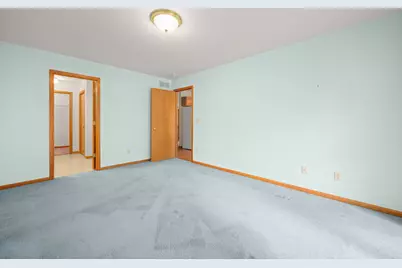 915 Foxpointe Drive, Sycamore, IL 60178 - Photo 15