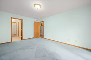 915 Foxpointe Dr, Sycamore, IL 60178 - Photo 15