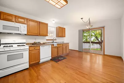 915 Foxpointe Drive, Sycamore, IL 60178 - Photo 13