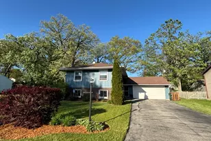 203 Cedarwood Ln, Antioch, IL 60002 - Photo 1