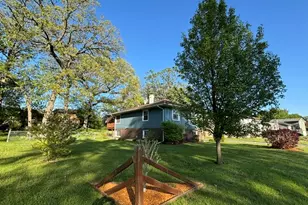 203 Cedarwood Ln, Antioch, IL 60002 - Photo 3