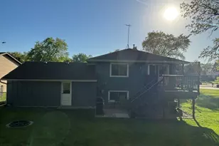 203 Cedarwood Ln, Antioch, IL 60002 - Photo 5