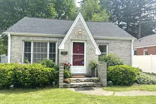95 Roosevelt St, Saint Charles, IL 60174 - Photo 1