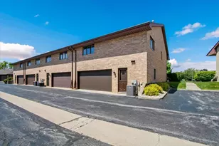 16110 Pine Dr, Tinley Park, IL 60477 - Photo 3