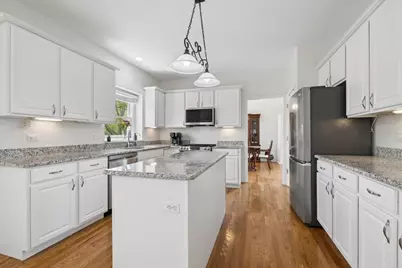 2119 W Thornwood Drive, South Elgin, IL 60177 - Photo 11