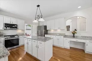 2119 W Thornwood Dr, South Elgin, IL 60177 - Photo 9